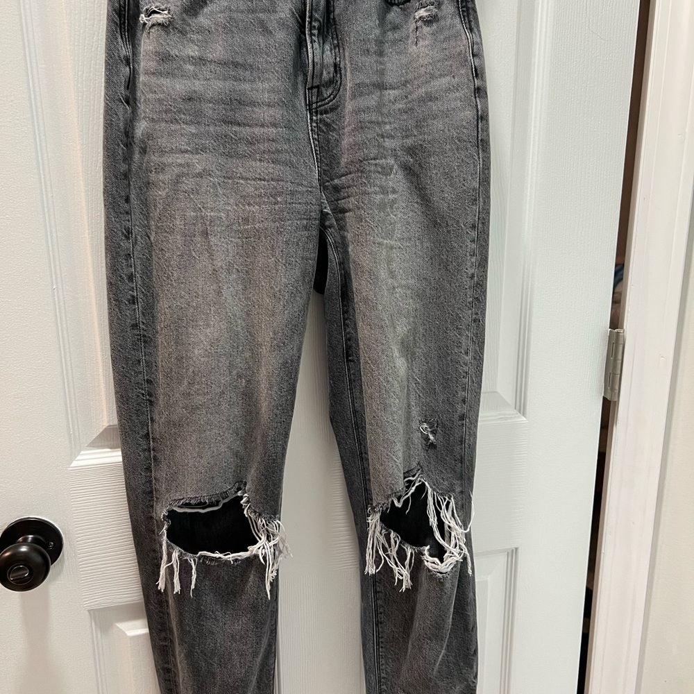 American Eagle Ripped Gray Mom Jean